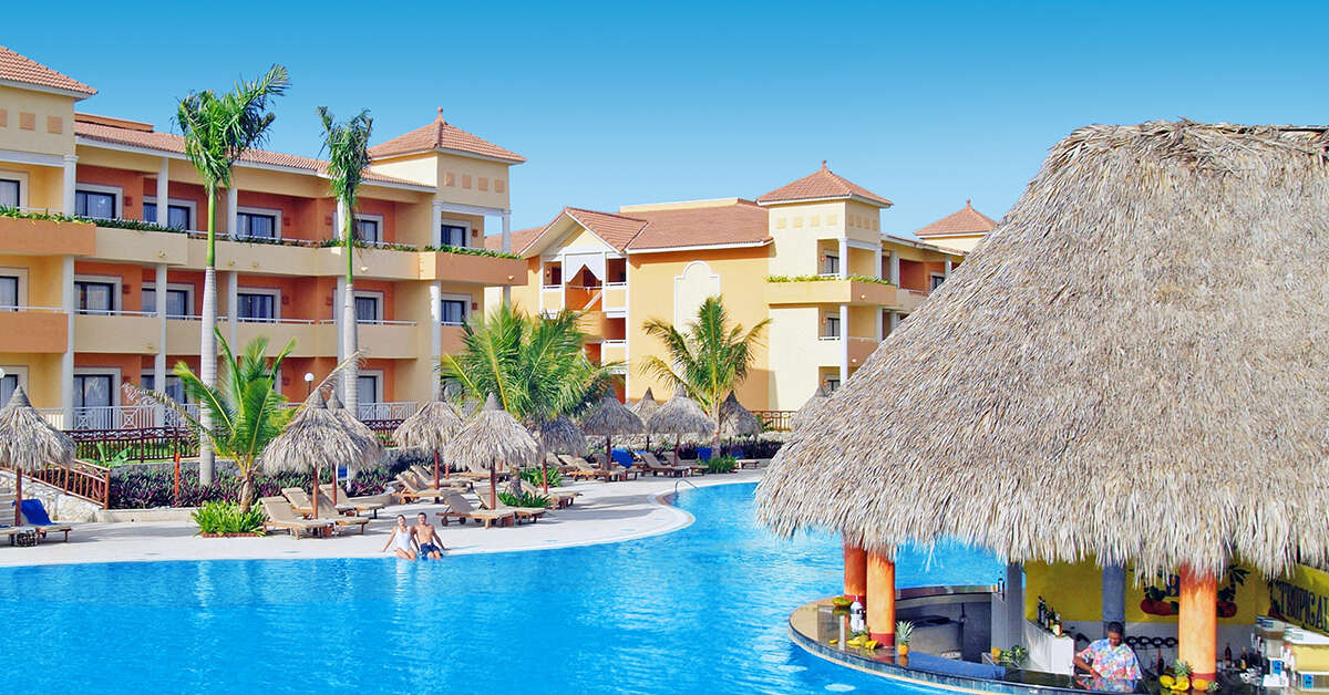 Een foto van het zwembad bij Grand Bahia Principe Punta Cana