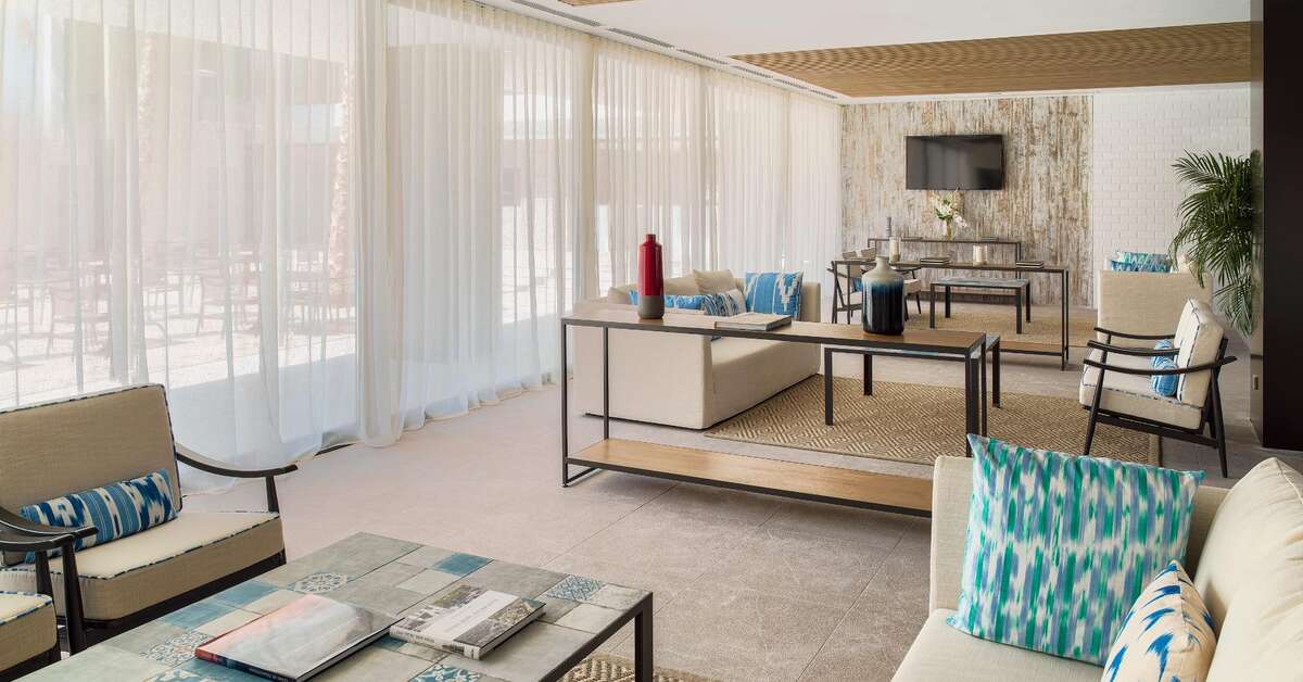 Een foto van de buitenkant van H10 Casa Del Mar