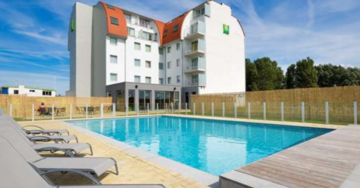Een foto van het zwembad bij Ibis Styles Zeebrugge