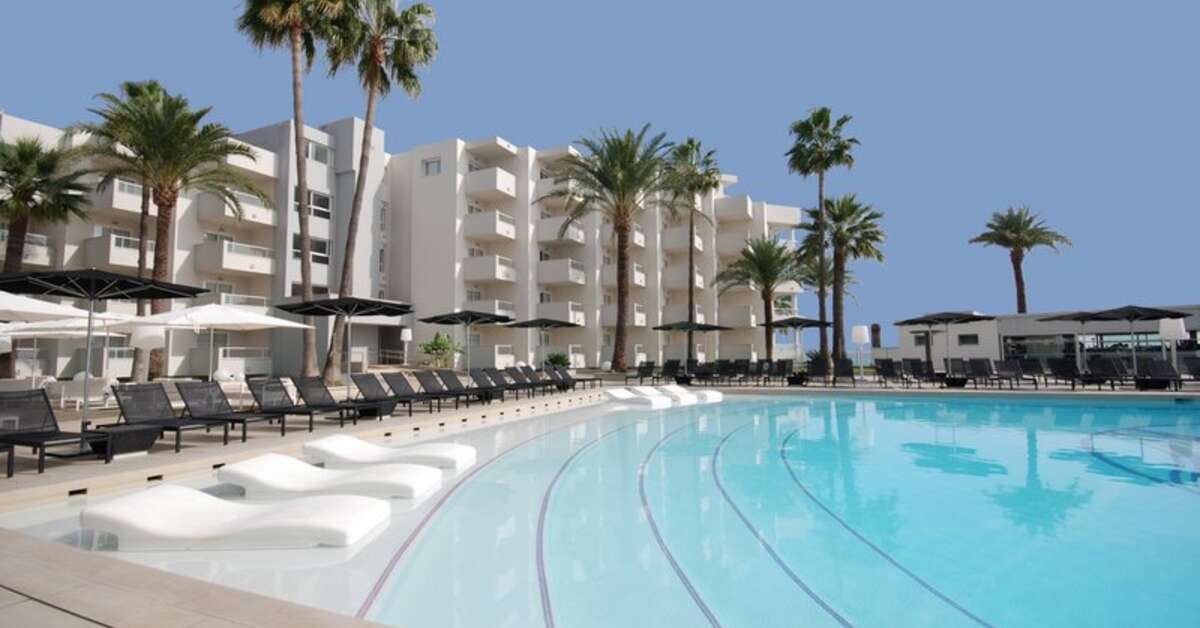 Een foto van het zwembad bij Hotel Garbi Ibiza & Spa