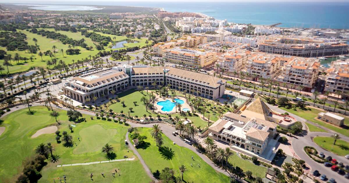 Een foto van het zwembad bij Hotel Golf Almerimar