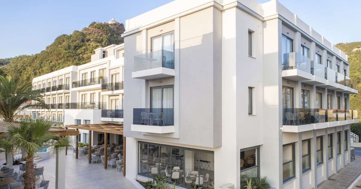 Een foto van de buitenkant van Samian Mare Hotel Suites & Spa
