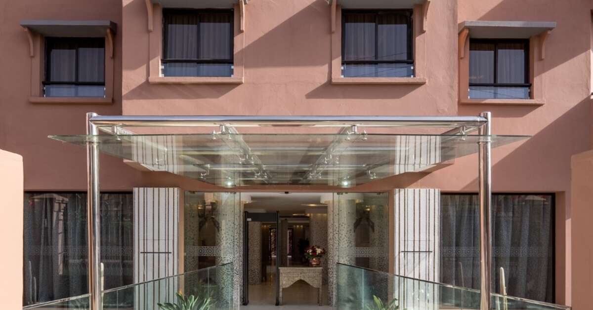Een foto van de buitenkant van Hotel Ayoub