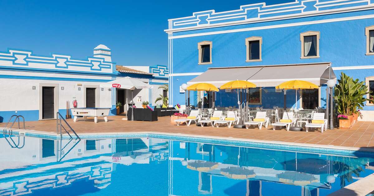 Een foto van het zwembad bij Clube Albufeira Garden Village