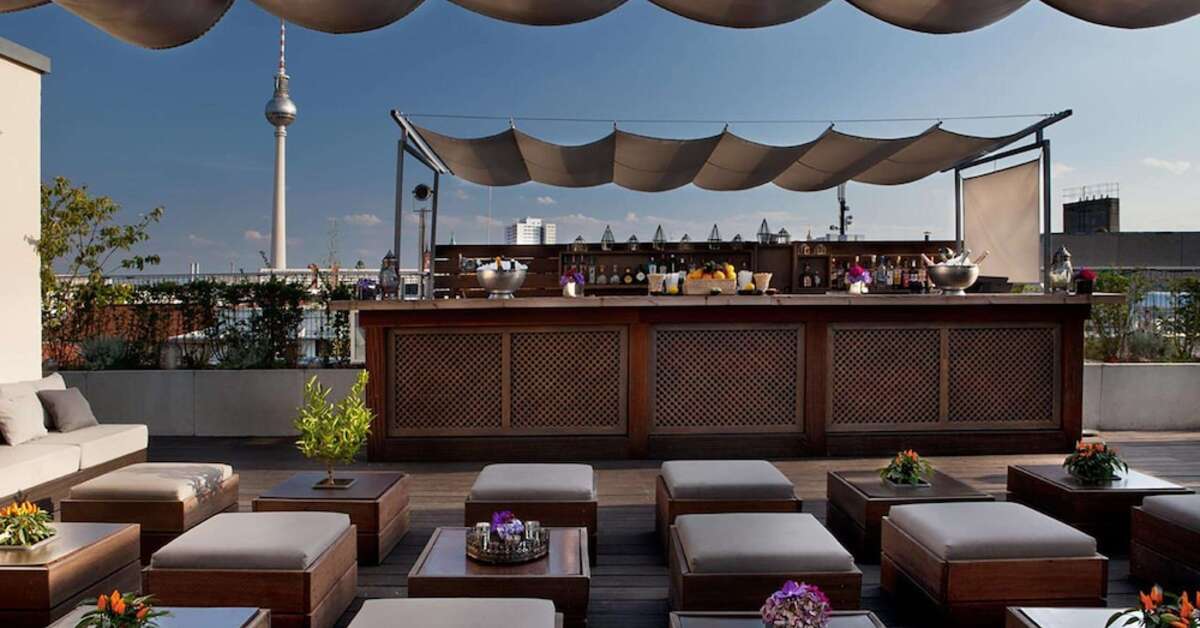 Een foto van het terras bij Hotel Amano