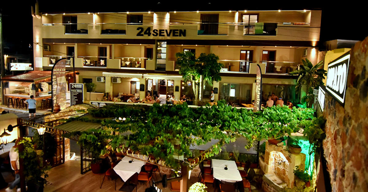 Ein Foto von der Außenansicht des 24 Seven Boutique Hotel