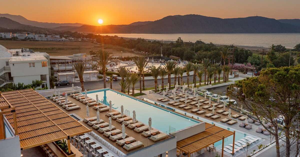 Ein Foto vom Pool im Georgioupolis Suites