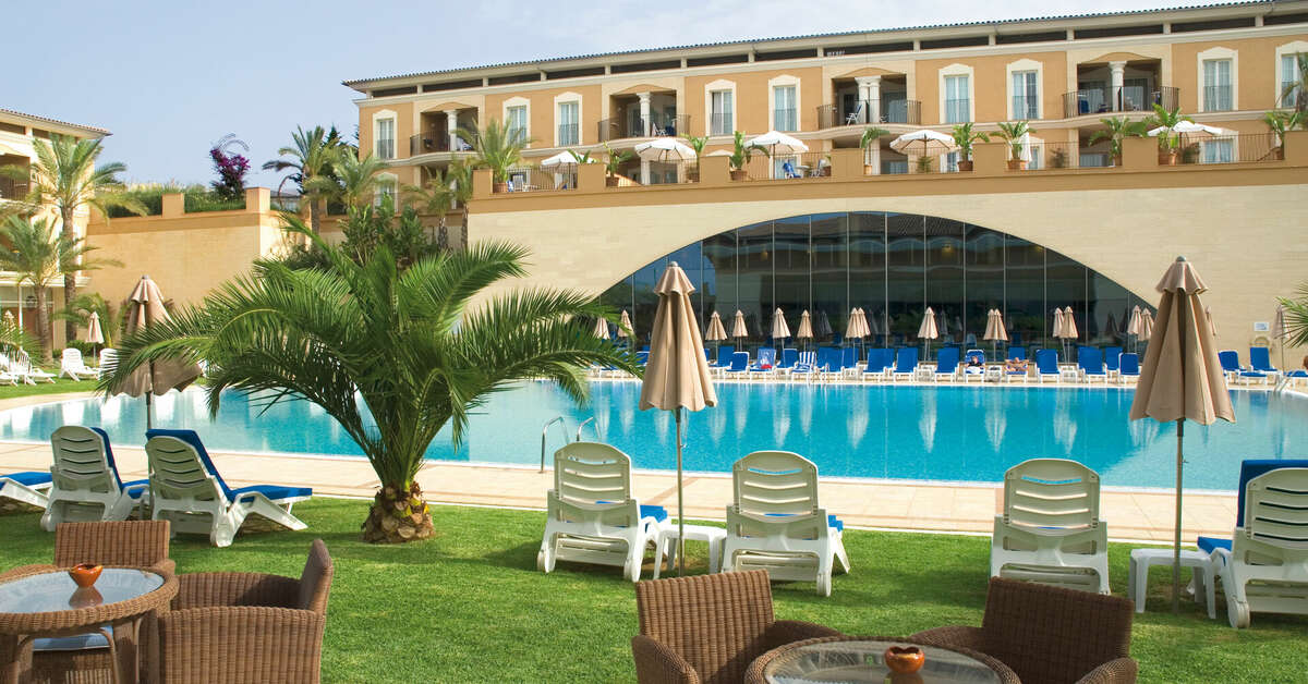 Een foto van het zwembad bij Grupotel Playa de Palma Suites & Spa