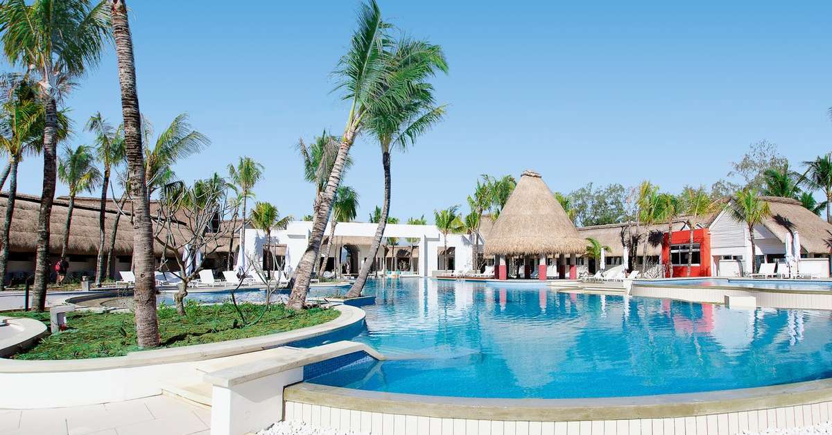 Een foto van het zwembad bij Ambre Resort & Spa