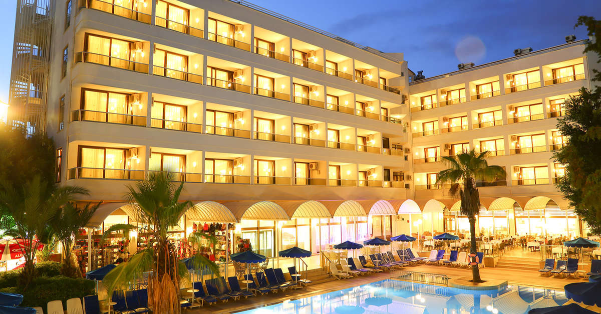 Een foto van het zwembad bij Hotel Kaya Maris