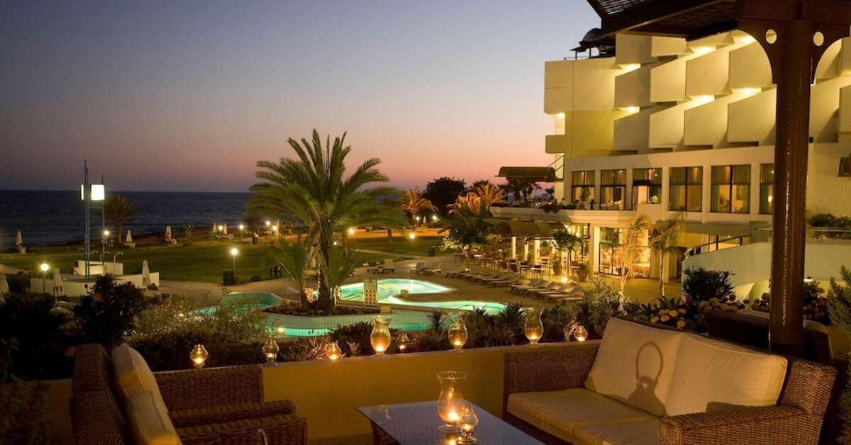 Een foto van het terras bij Constantinou Bros Athena Royal Beach Hotel