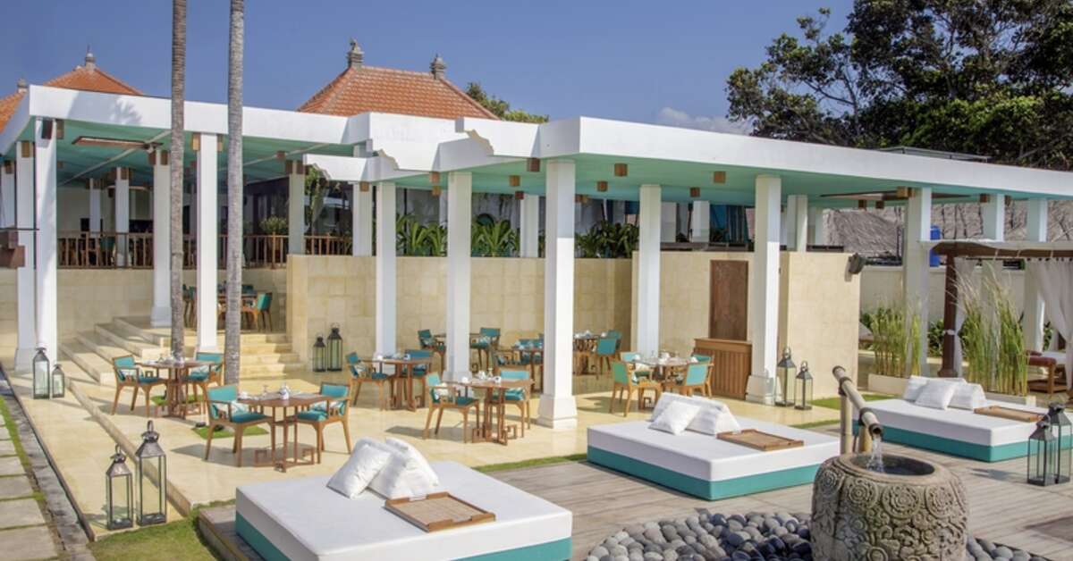 Een foto van het terras bij Sadara Resort