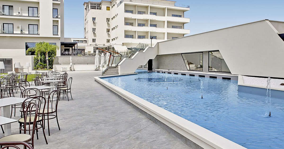 Een foto van het zwembad bij Hotel Santa Lucia Le Sabbie d’Oro