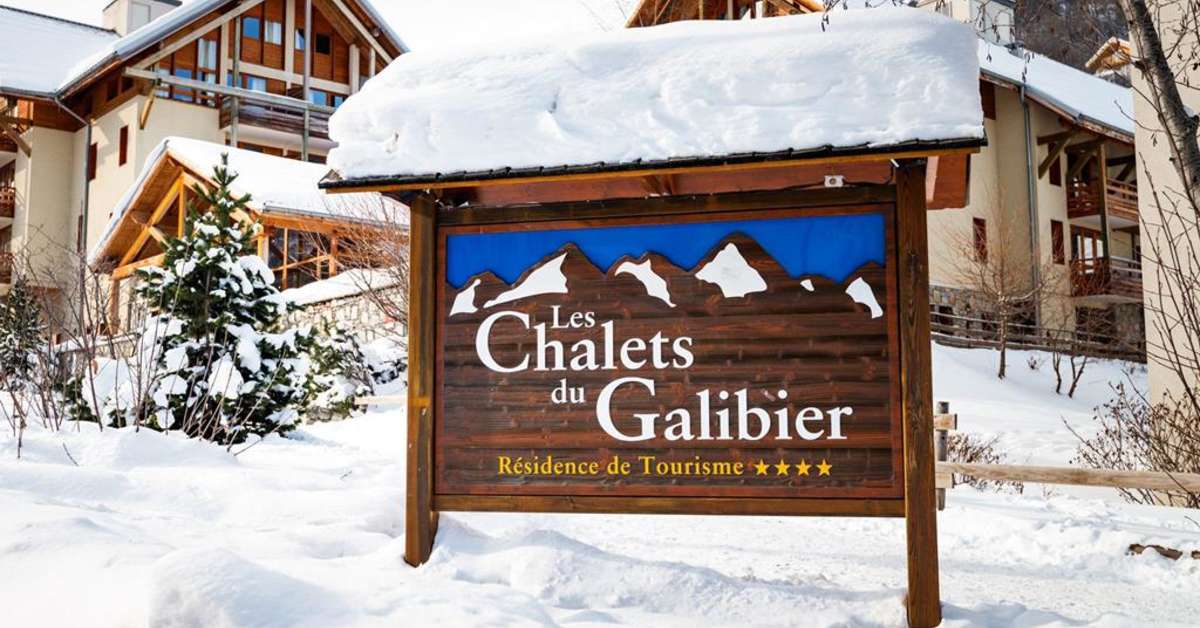 Een foto van de buitenkant van Les Chalets du Galibier