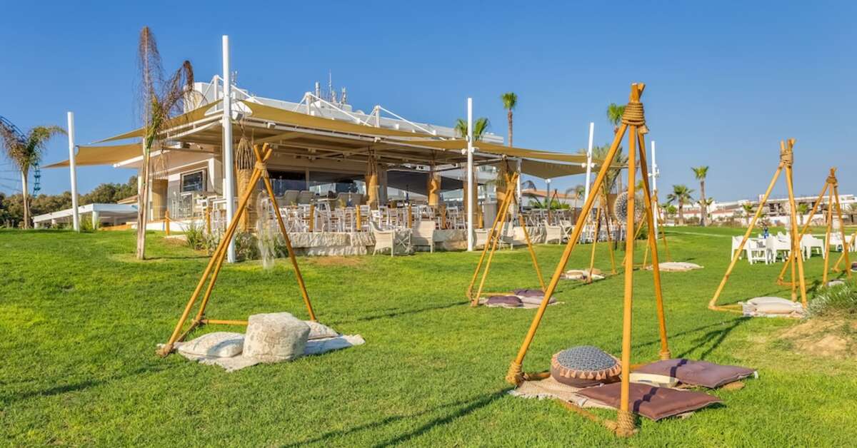 Een foto van het terras bij Pierre Anne Beach Hotel