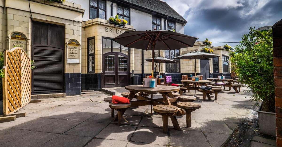 Ein Foto The Bridge Hotel
