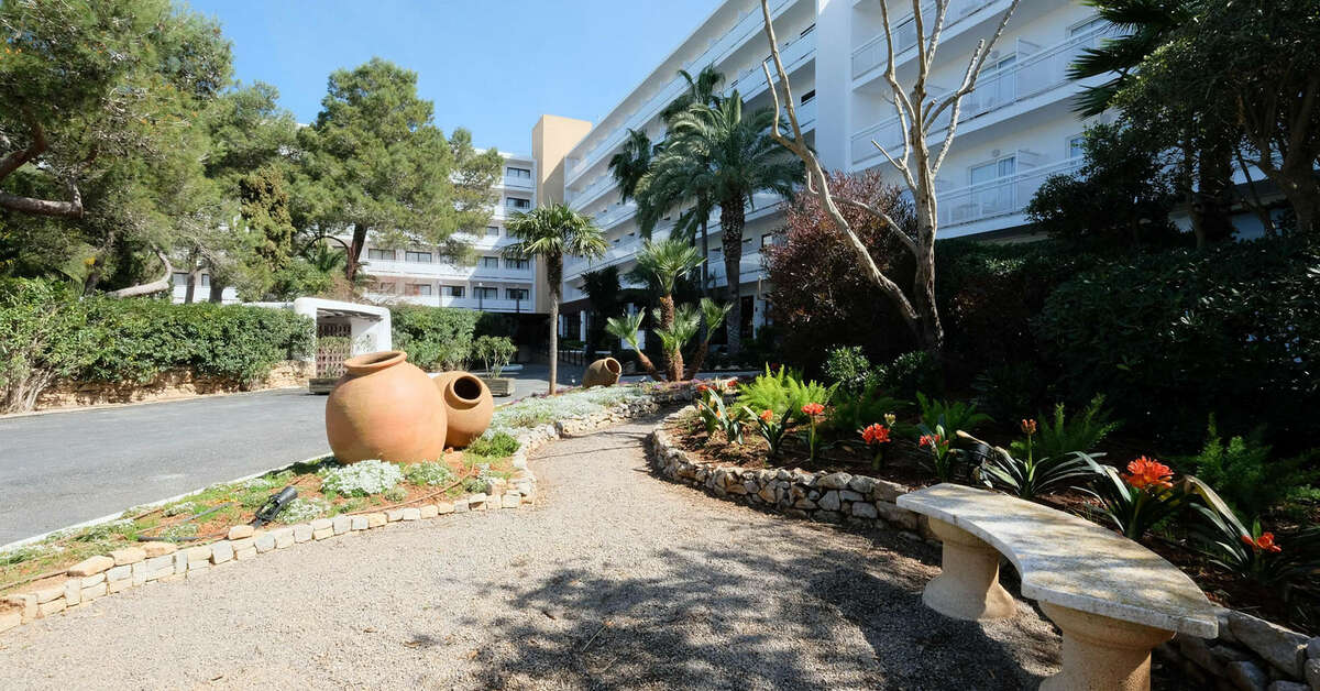 Een foto van de buitenkant van azuLine Hotel Bergantin