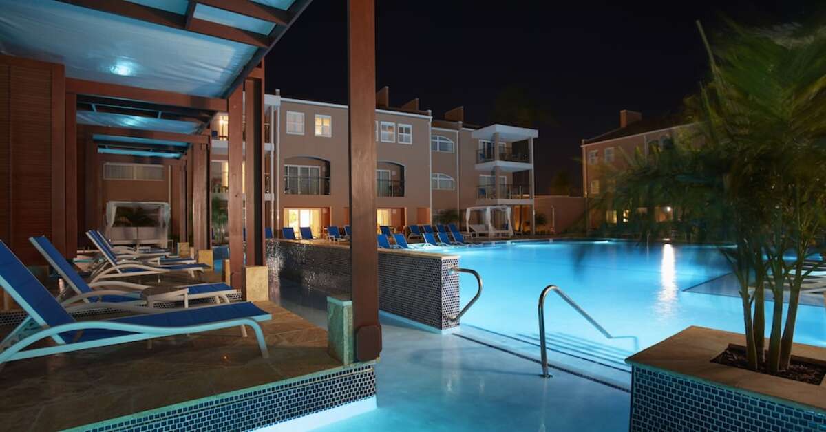 Een foto van het zwembad bij Divi Dutch Village Beach Resort