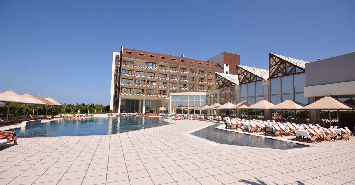 Een foto van de buitenkant van Grand Hotel Ontur
