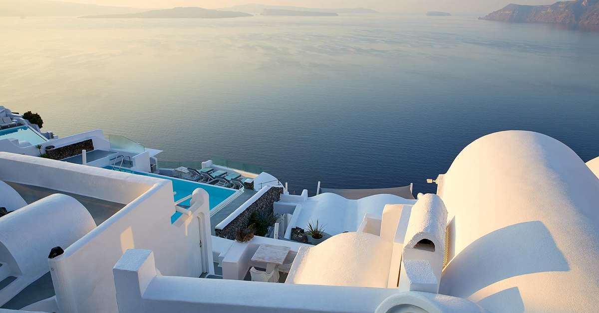 Ein Foto von der Außenansicht des La Perla Villas & Suites