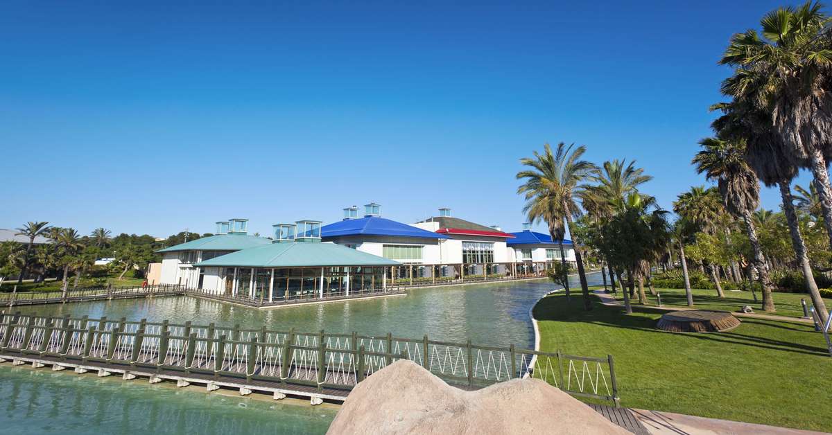 Een foto van het zwembad bij PortAventura Hotel Caribe