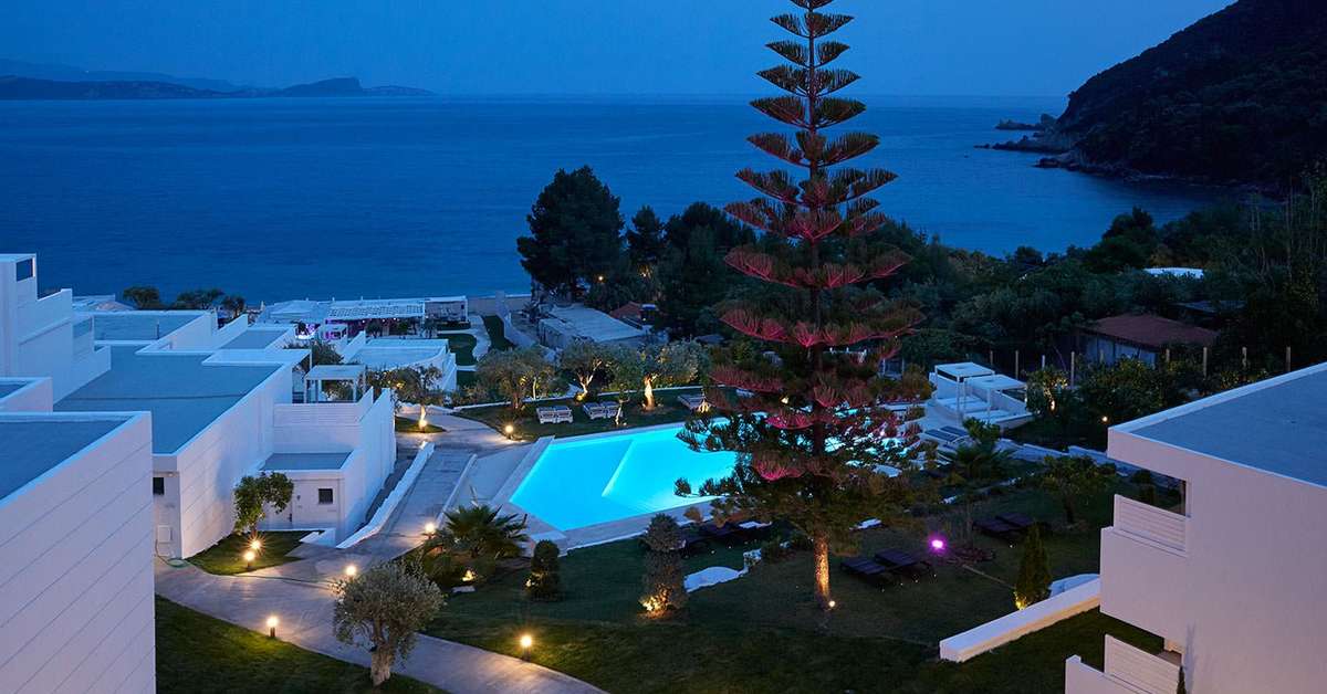 Een foto van het zwembad bij Lichnos Beach Hotel & Suites