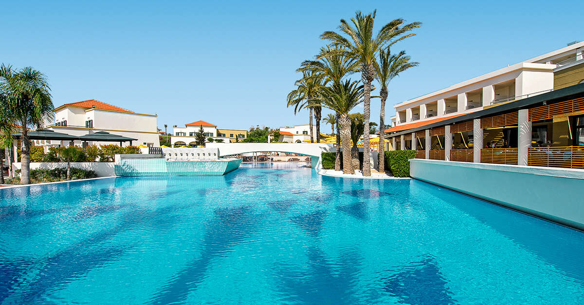 Een foto van het zwembad bij Mitsis Rodos Maris Resort & Spa