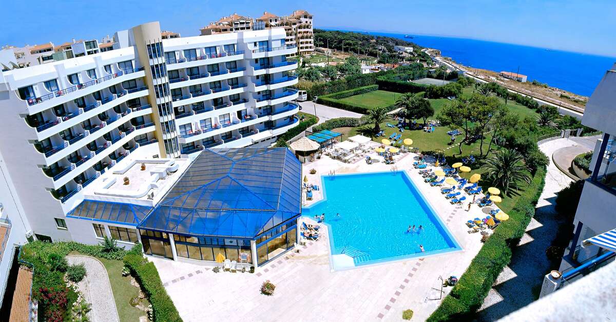 Een foto van het zwembad bij Pestana Cascais