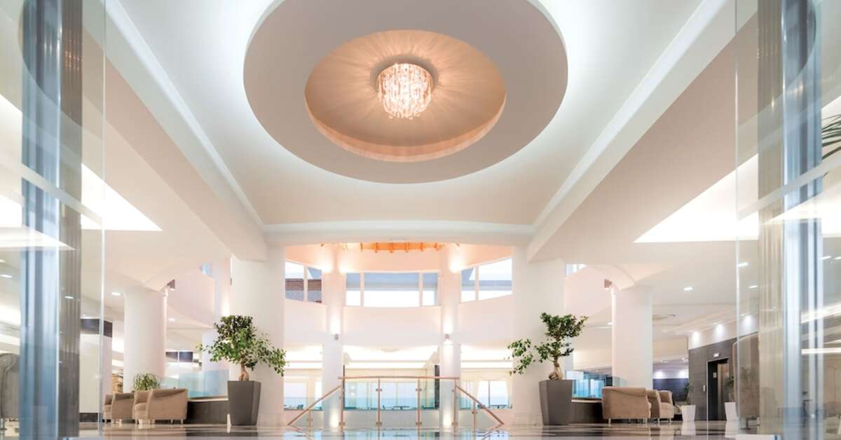 Een foto van het interieur van Grand Blue Beach Hotel