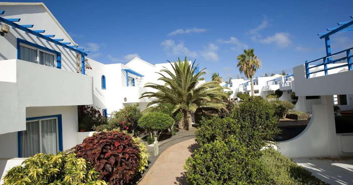 Een foto van de buitenkant van HL Aparthotel Paradise Island