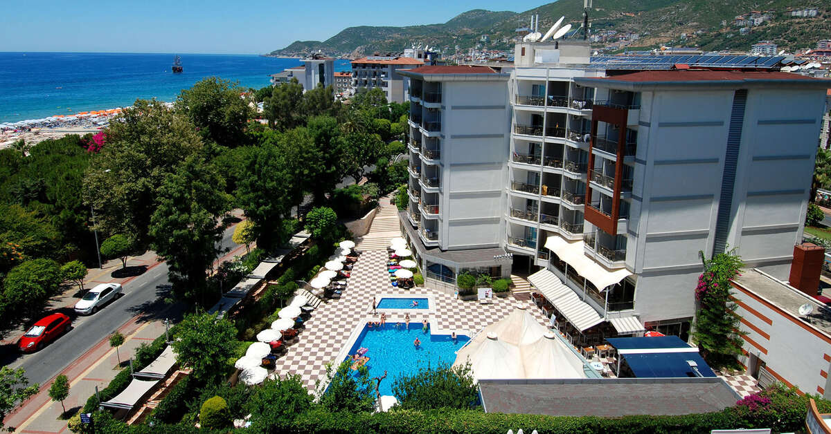 Een foto van het zwembad bij Hotel Grand Okan