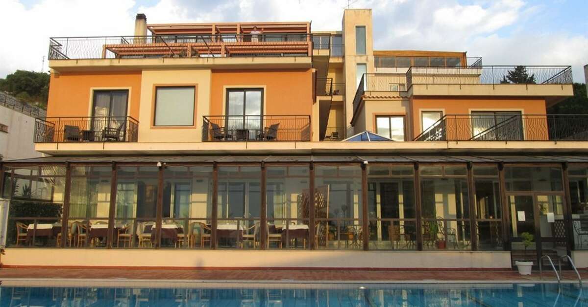 Een foto van het zwembad bij Hotel Villa Esperia