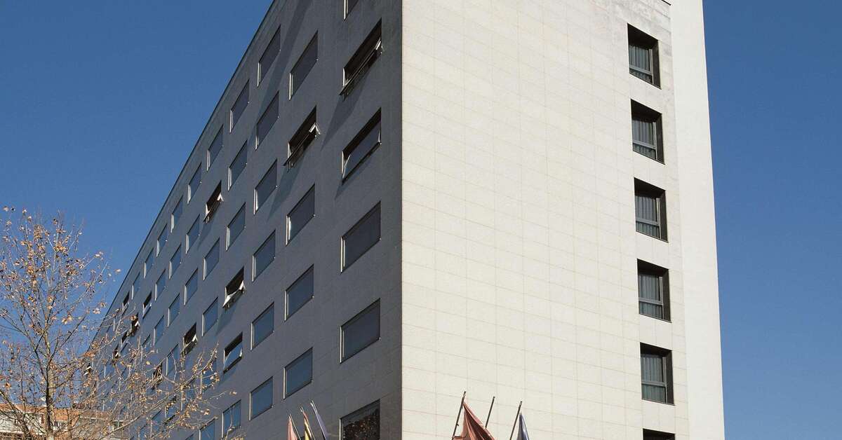 Een foto van de buitenkant van NH Madrid Ventas
