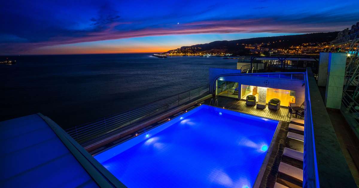 Een foto van het zwembad bij Sana Sesimbra Hotel
