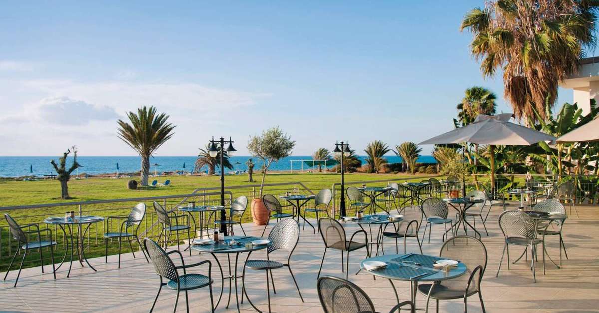 Een foto van het terras bij Natura Beach Hotel & Villas