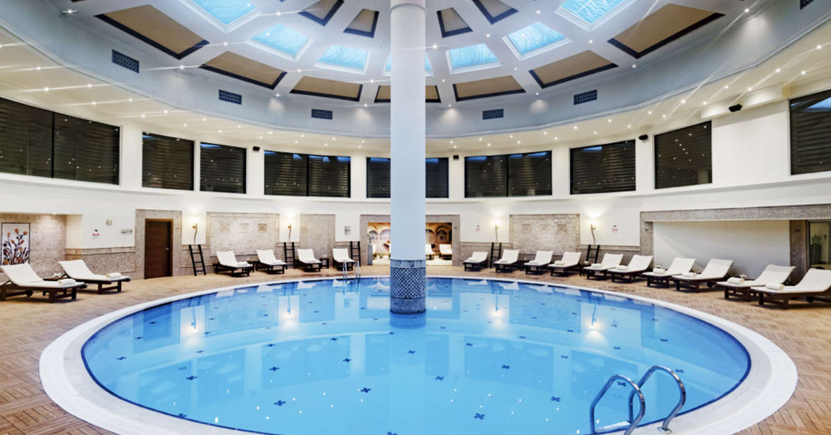 Een foto van het zwembad bij Merit Park Hotel & Casino