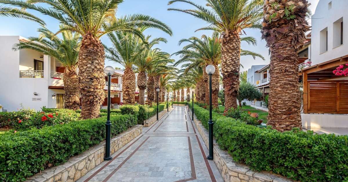 Een foto van het terras bij Annabelle Beach Resort