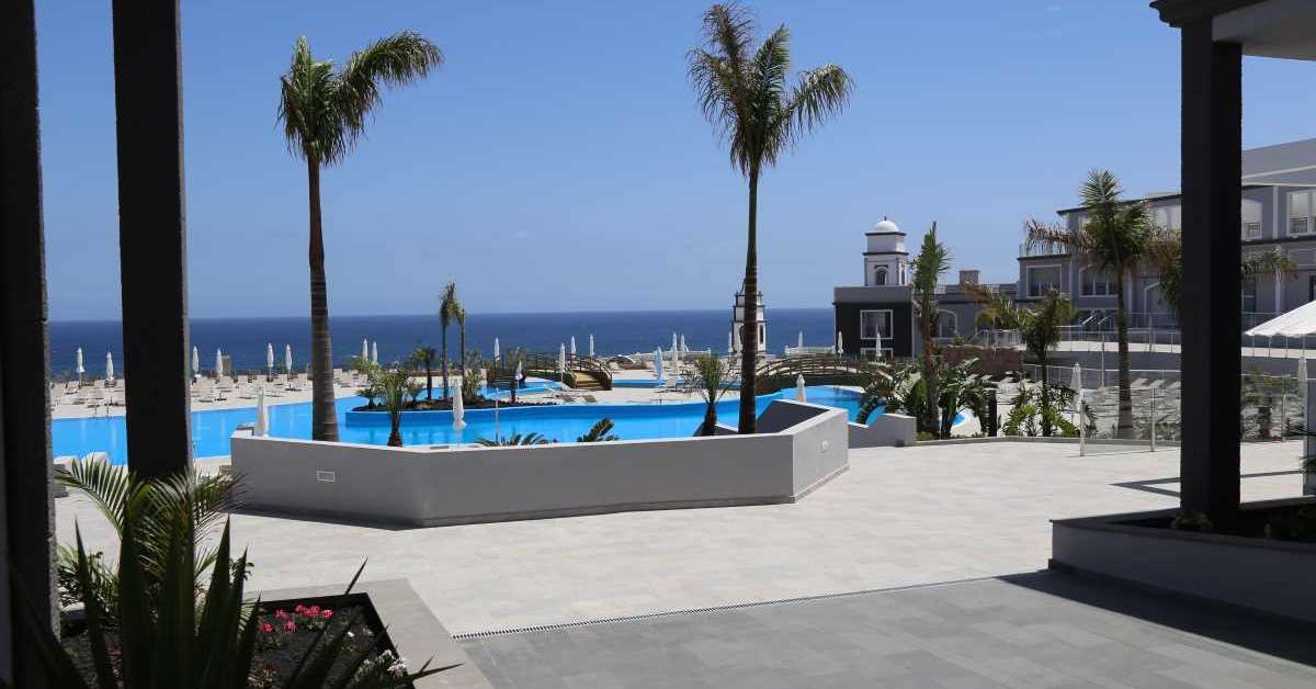 Een foto van het zwembad bij Royal Palm Resort & Spa