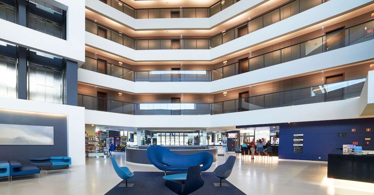 Een foto van het interieur van Aparthotel Alvor Baia