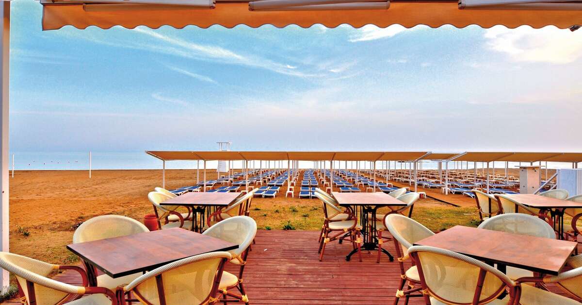 Een foto van het strand bij Ramada Resort By Wyndham Side