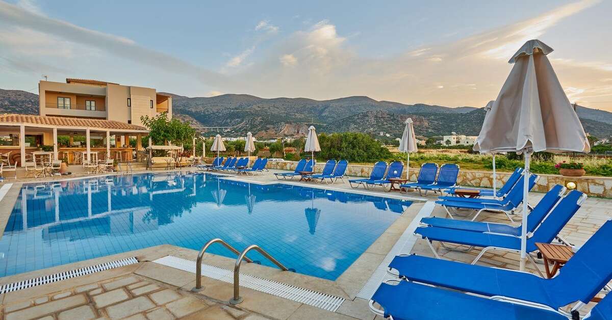 Ein Foto vom Pool im Golden Bay Hotel