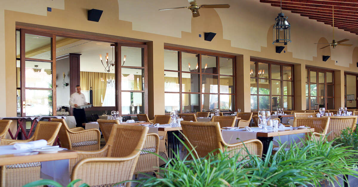 Een foto van het terras bij La Quinta Menorca by Portblue Boutique