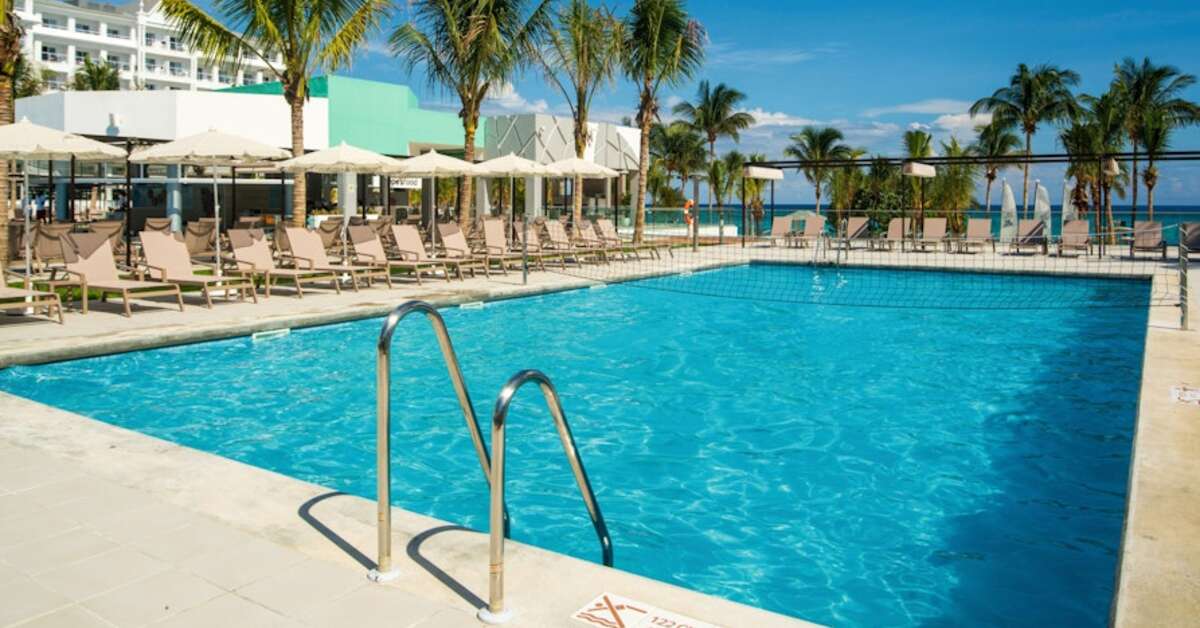 Een foto van het zwembad bij Riu Ocho Rios