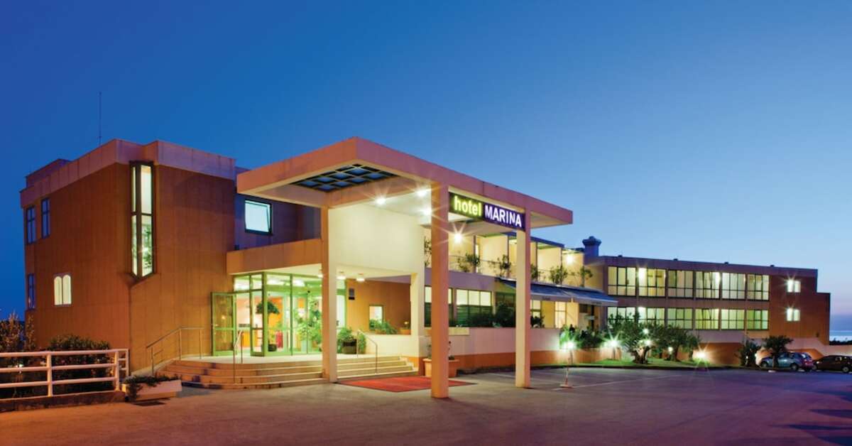 Een foto van de buitenkant van Bluesun Hotel Marina