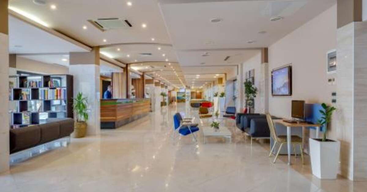 Een foto van het interieur van Hotel Pinija
