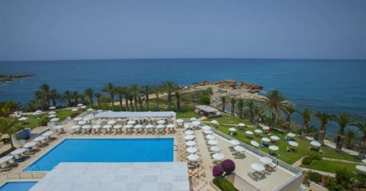 Een foto van het zwembad bij Hotel Queens Bay
