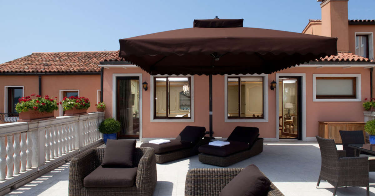 Een foto van het terras bij Baglioni Hotel Luna