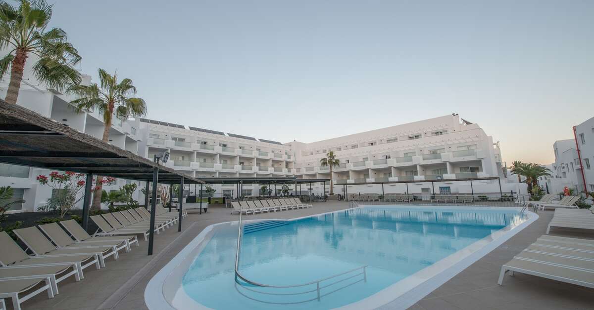 Een foto van het zwembad bij Sentido Aequora Lanzarote Suites