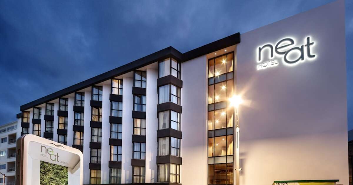 Een foto van de buitenkant van Neat Hotel Avenida
