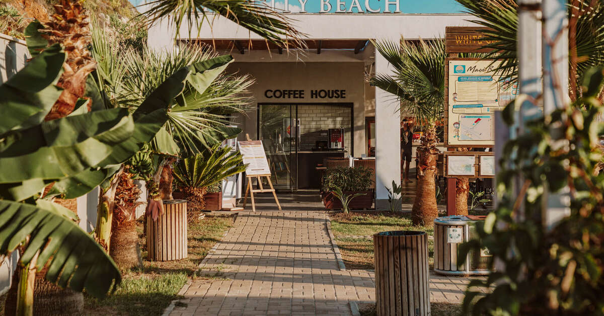 Een foto van de faciliteiten bij White City Beach Hotel